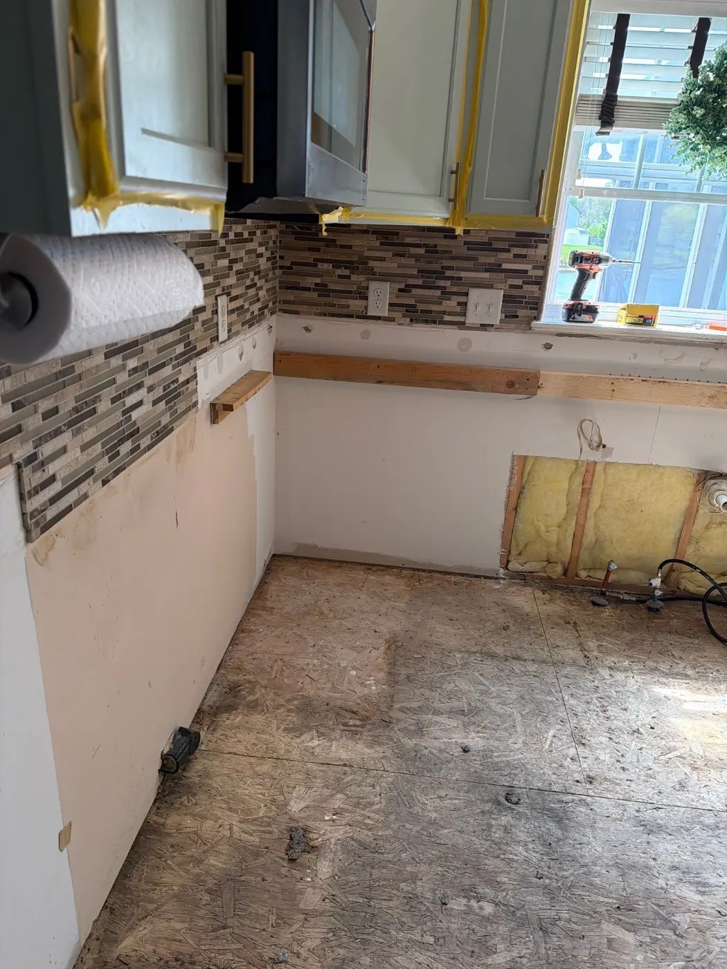 Containment setup for mold remediation in Forest Hills home